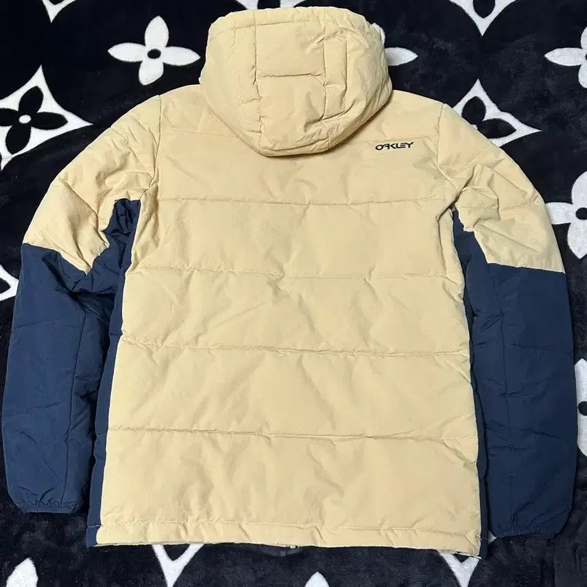 [BUNJANG] Oakley Padded Jumper Beige Navy Colorblock / 오클리 패딩 점퍼 해외판 색감 이쁨 주의