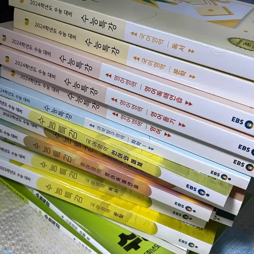[BUNJANG] Korean College Scholastic Ability Test Textbooks / 수능특강 판매합니다 (2023-2025)