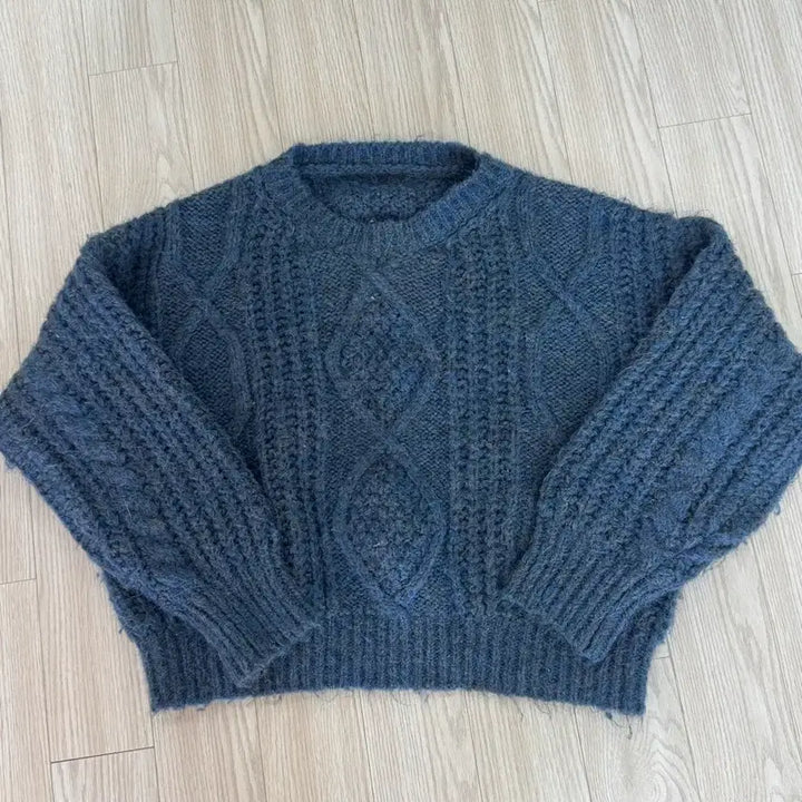 [BUNJANG] Kkwabaegi Crop Knit Top - Blue / 꽈배기 크롭 니트 블루