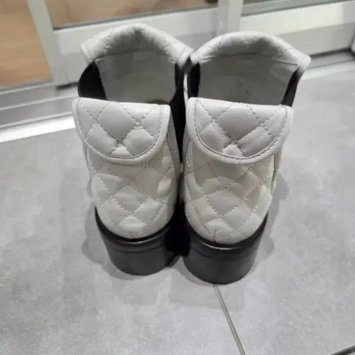 [BUNJANG] Chanel White Quilted Ankle Boots / 샤넬 화이트 퀼팅 앵클부츠