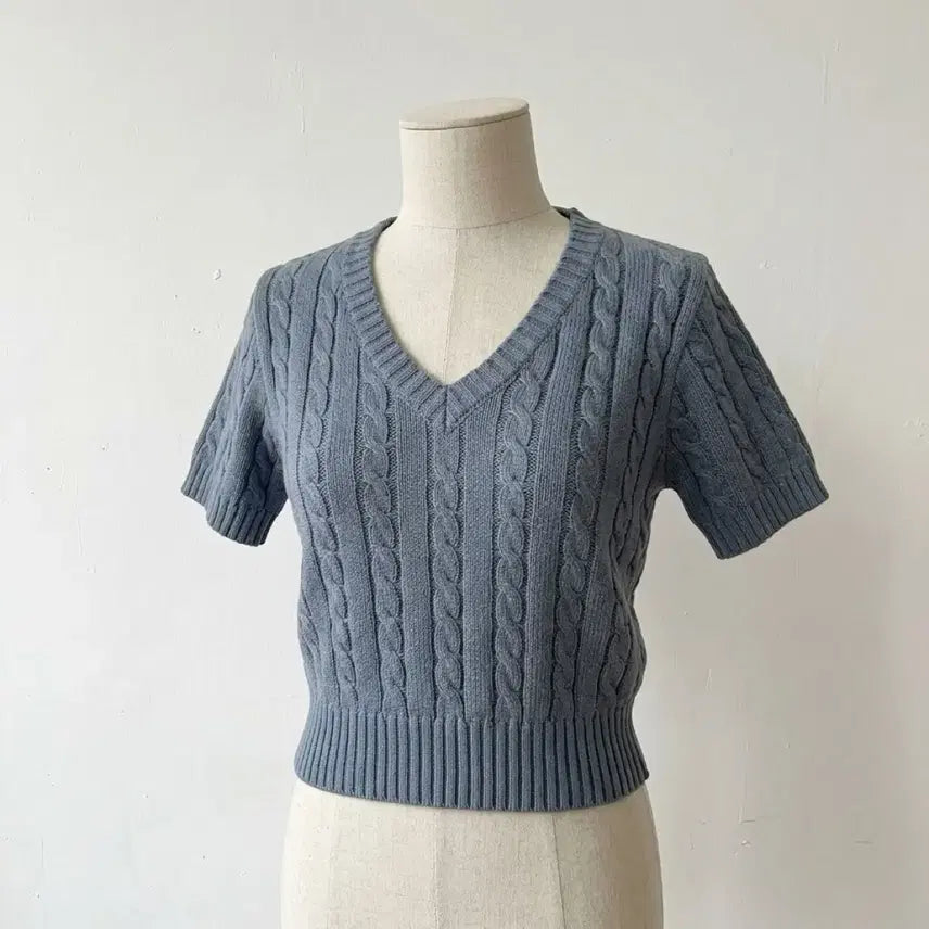 [BUNJANG] V-Neck Cable Knit Top / V넥 케이블 반팔 니트 하늘색