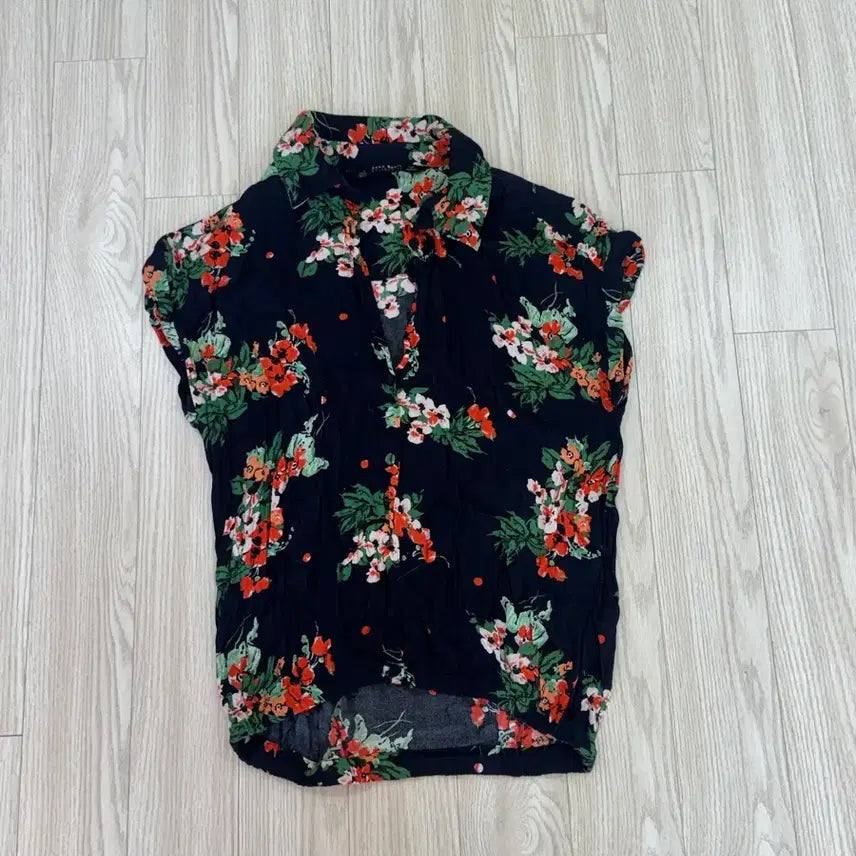 [BUNJANG] Floral V-Neck Blouse / 플라워 패턴 브이넥 블라우스 숏슬리브