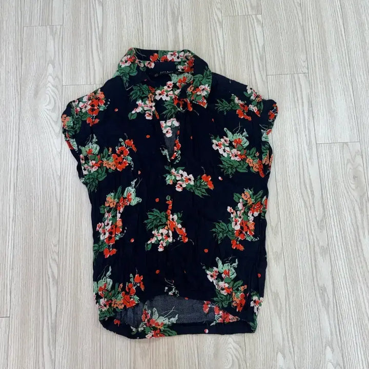 [BUNJANG] Floral V-Neck Blouse / 플라워 패턴 브이넥 블라우스 숏슬리브