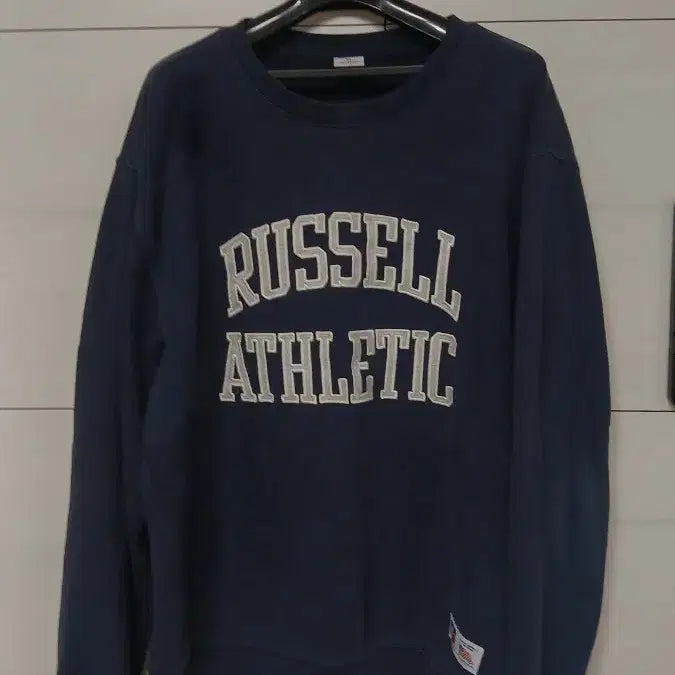 [BUNJANG] Russell Athletic Navy Sweatshirt 105 Size Oversized / 러셀 애슬레틱 네이비 맨투맨 105사이즈 오버핏 자연스러물빠짐