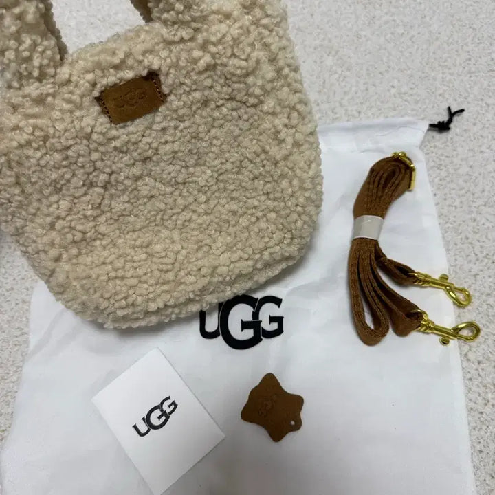 [SOLD OUT] UGG 어그 마리벨 셰르파 미니백 내추럴 오늘만 이 가격