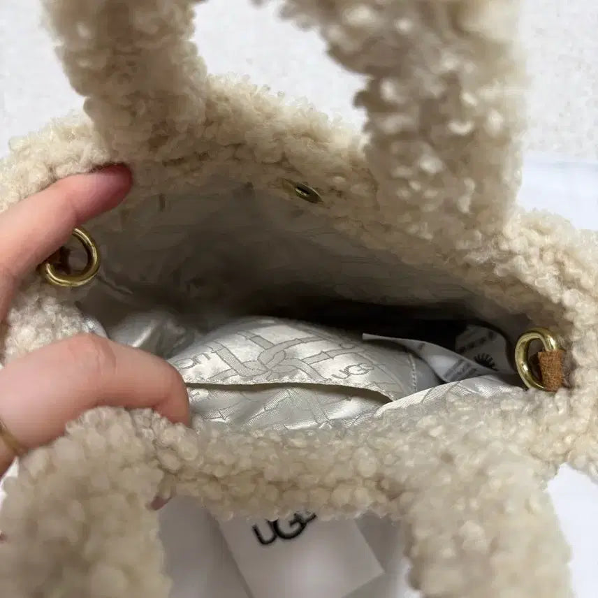 [SOLD OUT] UGG 어그 마리벨 셰르파 미니백 내추럴 오늘만 이 가격