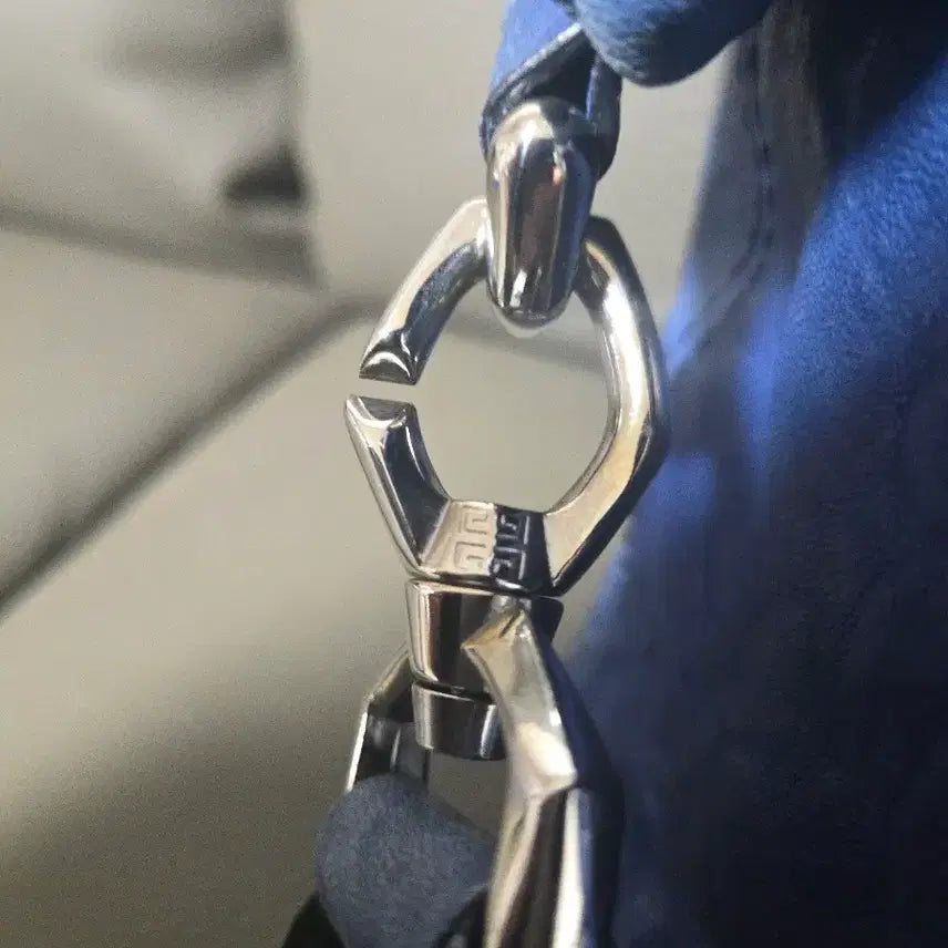 [BUNJANG] Givenchy Nightingale Royal Blue Medium 2-Way Bag / 지방시 나이팅게일 로얄블루 2웨이백 미디움
