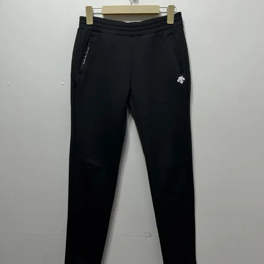 [BUNJANG] Descente Black Training Pants M / 데상트 블랙 트레이닝 바지 75 / M