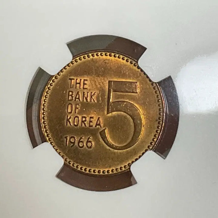 [SOLD OUT] 1970년 100원 AU DETAILS &amp; 1966년 5원 UNC