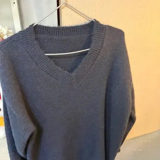 [BUNJANG] V-Neck Navy Knit Sweater / 브이넥 네이비 니트
