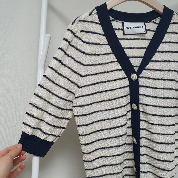 [BUNJANG] Karl Lagerfeld Stripe Short Sleeve Cardigan / 칼라거펠트 스트라이프 반팔가디건