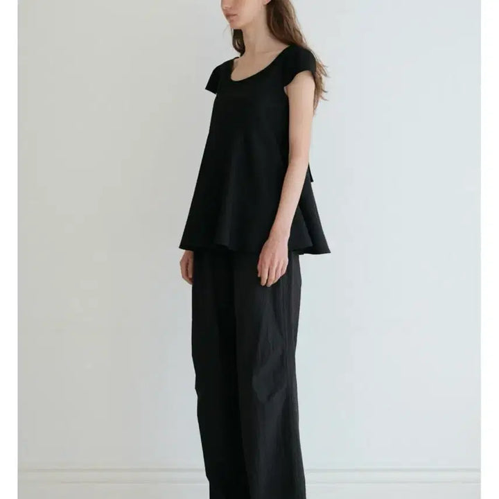 [BUNJANG] Sprinkle Crocus Lily Blouse Black / 스프링크로커스 릴리 블라우스 블랙