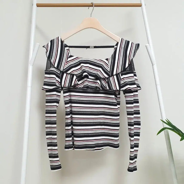 [BUNJANG] Egoist Ruffle Knit Top / 에고이스트 스판 러플니트 티셔츠