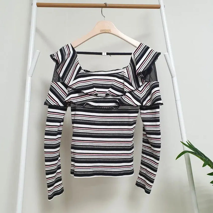 [BUNJANG] Egoist Ruffle Knit Top / 에고이스트 스판 러플니트 티셔츠