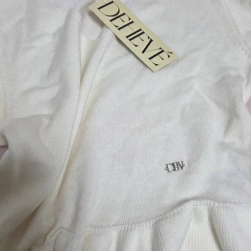 [BUNJANG] Deheve V-Neck Flare Shirring Knit Blouse / 드헤베 브이넥 플레어 셔링 니트 블라우스 무신사 29cm deheve