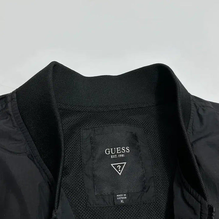 [BUNJANG] Guess Lightweight Bomber Windbreaker Jacket / 게스 경량 봄버 바람막이 자켓