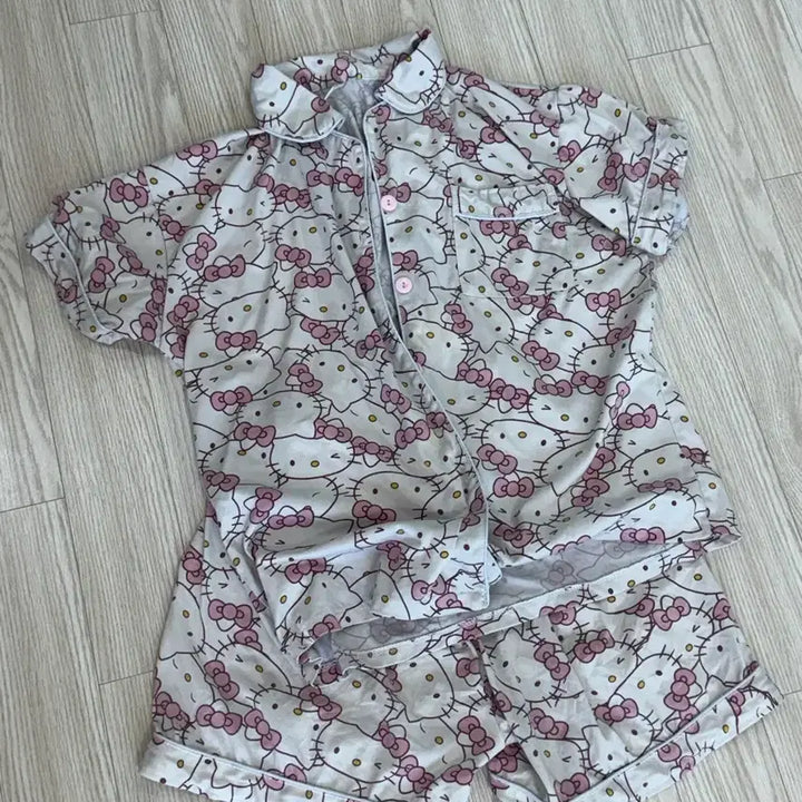 [BUNJANG] Hello Kitty Pajama Set / 헬로키티 반팔 파자마 세트