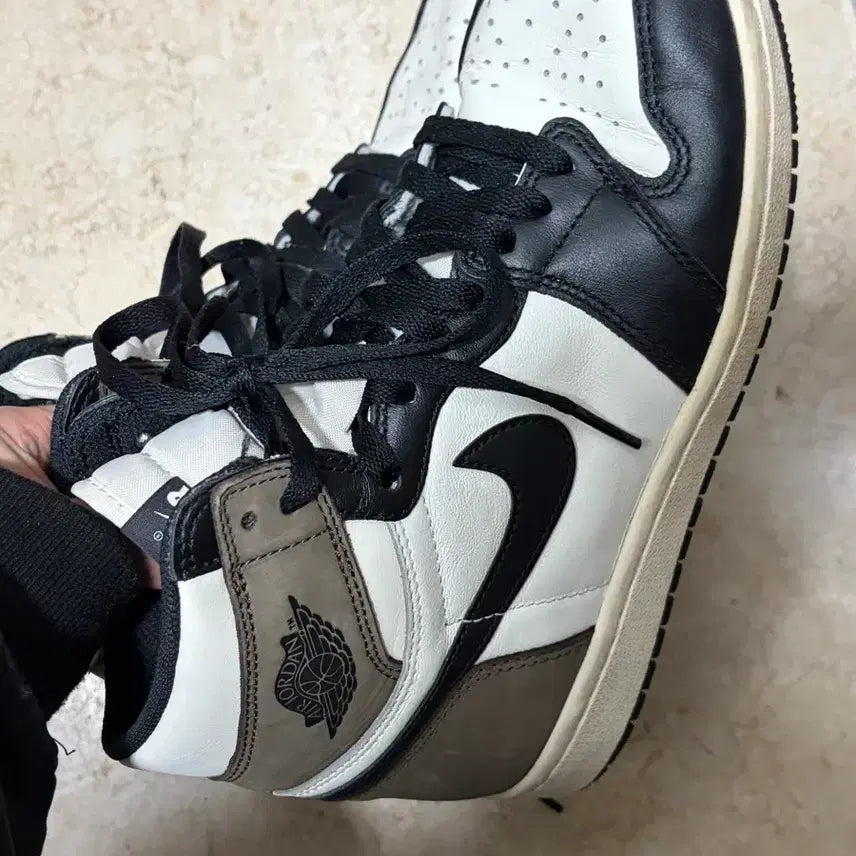 [BUNJANG] Nike Air Jordan 1 Dark Mocha Sneakers / 나이키 조던 1 다크모카 260