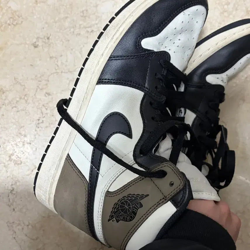 [BUNJANG] Nike Air Jordan 1 Dark Mocha Sneakers / 나이키 조던 1 다크모카 260