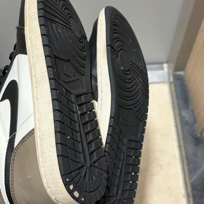 [BUNJANG] Nike Air Jordan 1 Dark Mocha Sneakers / 나이키 조던 1 다크모카 260
