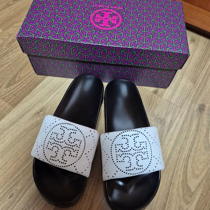 [SOLD OUT] TORY BURCH 토리버치 여성 가죽 슬리퍼 샌들