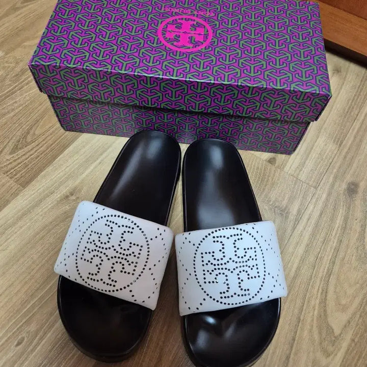 [SOLD OUT] TORY BURCH 토리버치 여성 가죽 슬리퍼 샌들