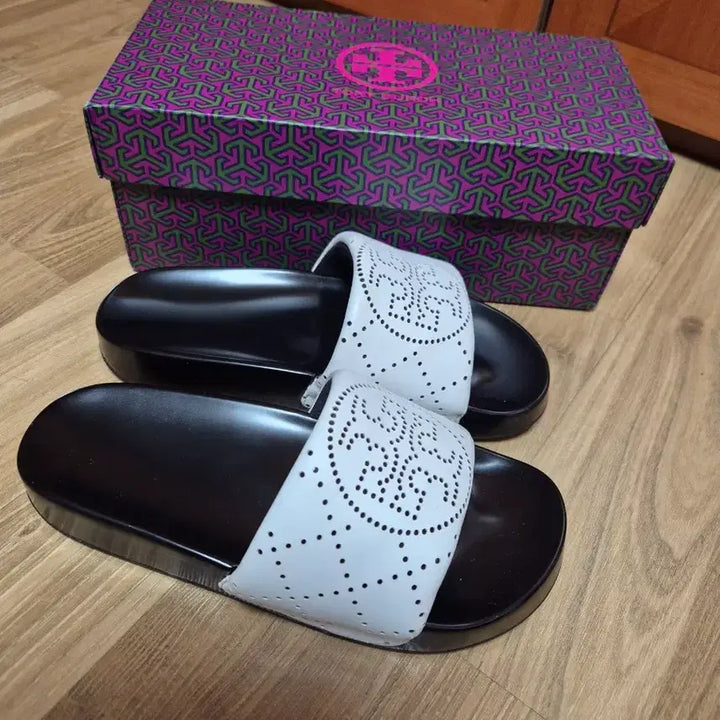 [SOLD OUT] TORY BURCH 토리버치 여성 가죽 슬리퍼 샌들