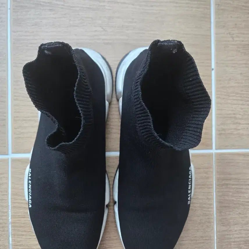 [BUNJANG] Balenciaga Speedrunner Black Sneakers (270) / 발렌시아가 스피드러너 블랙 스니커즈 (270)