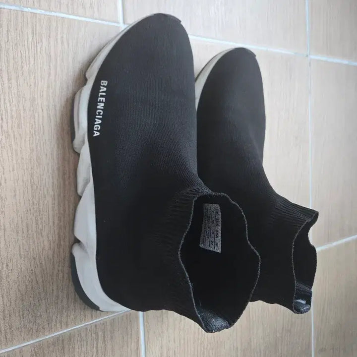 [BUNJANG] Balenciaga Speedrunner Black Sneakers (270) / 발렌시아가 스피드러너 블랙 스니커즈 (270)