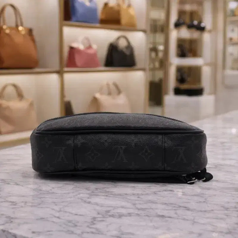 [BUNJANG] Louis Vuitton Explorer Monogram Eclipse Canvas Sling Bag / [S급] 루이비통 범백 익스플로러 판매합니다!!!