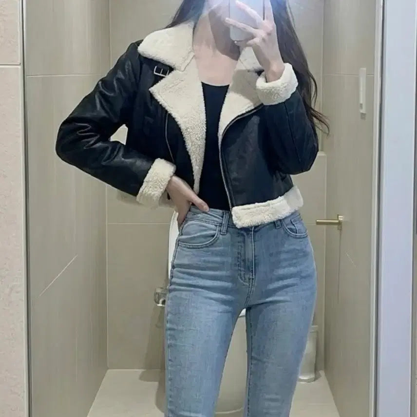 [BUNJANG] Black Cropped Faux Shearling Jacket for Women / 에이블리 블랙 크롭 무스탕 자켓 / 숏자켓