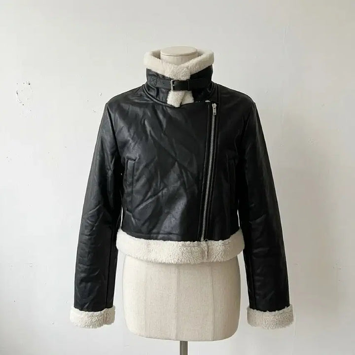[BUNJANG] Black Cropped Faux Shearling Jacket for Women / 에이블리 블랙 크롭 무스탕 자켓 / 숏자켓