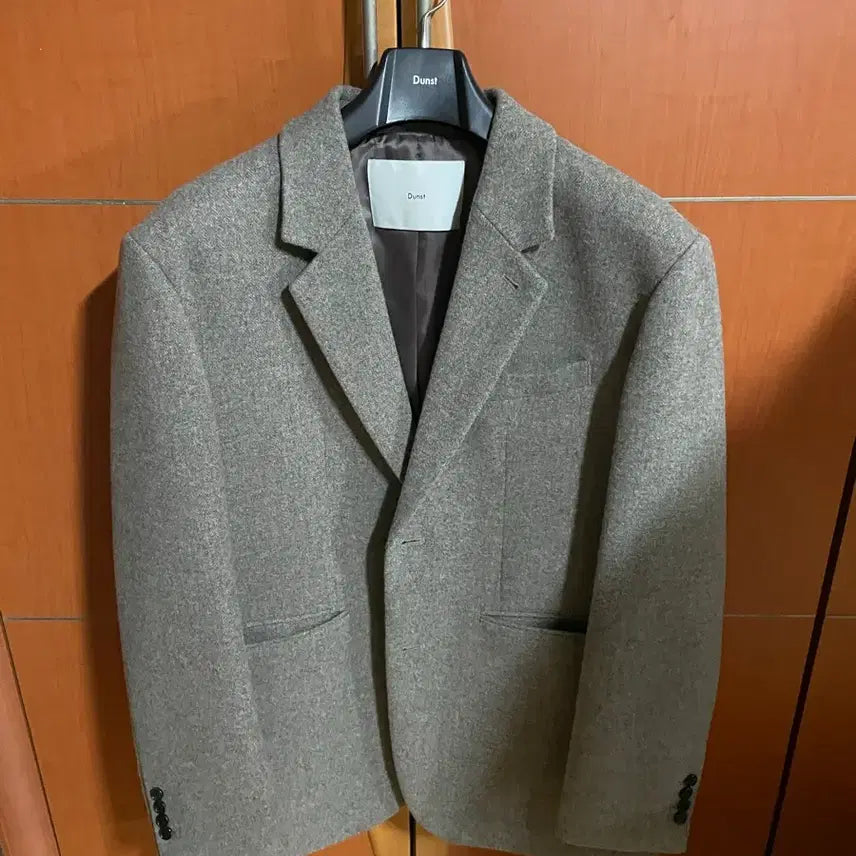 [BUNJANG] Dunst Two-Button Wool Blazer / 던스트 투버튼 울 블레이져 2컬러 팝니다