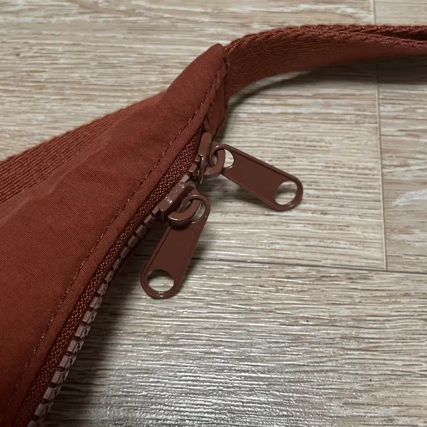 [BUNJANG] gu Cocoon Crossbody Bag Brick Orange / gu 코쿤 크로스백 브릭 오렌지