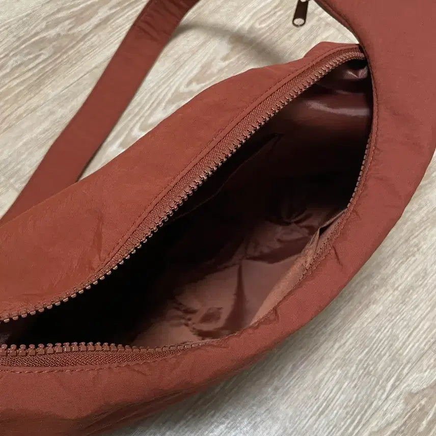 [BUNJANG] gu Cocoon Crossbody Bag Brick Orange / gu 코쿤 크로스백 브릭 오렌지