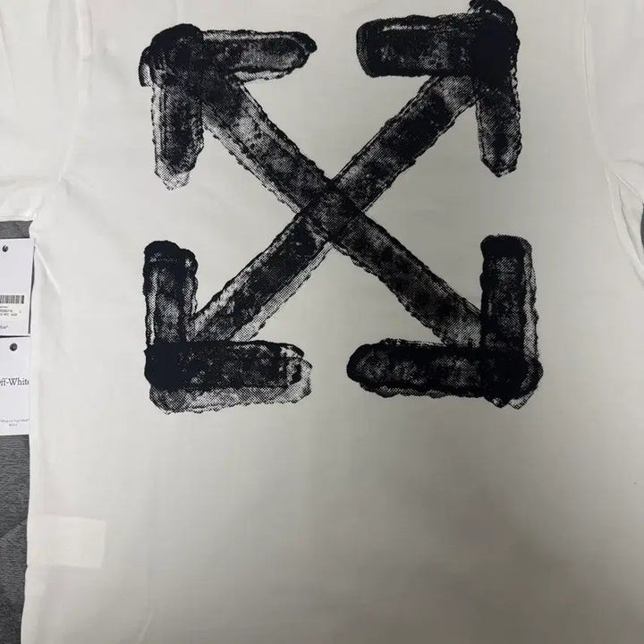 [SOLD OUT] 오프화이트 스프레이 애로우 반팔 티셔츠 화이트 L