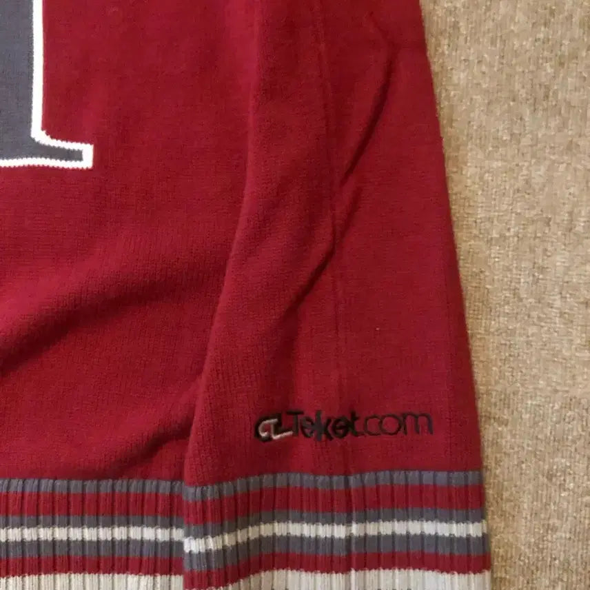 [BUNJANG] Teket T Logo Loose Fit Knit Red / 테켓 T 로고 루즈핏 니트 레드