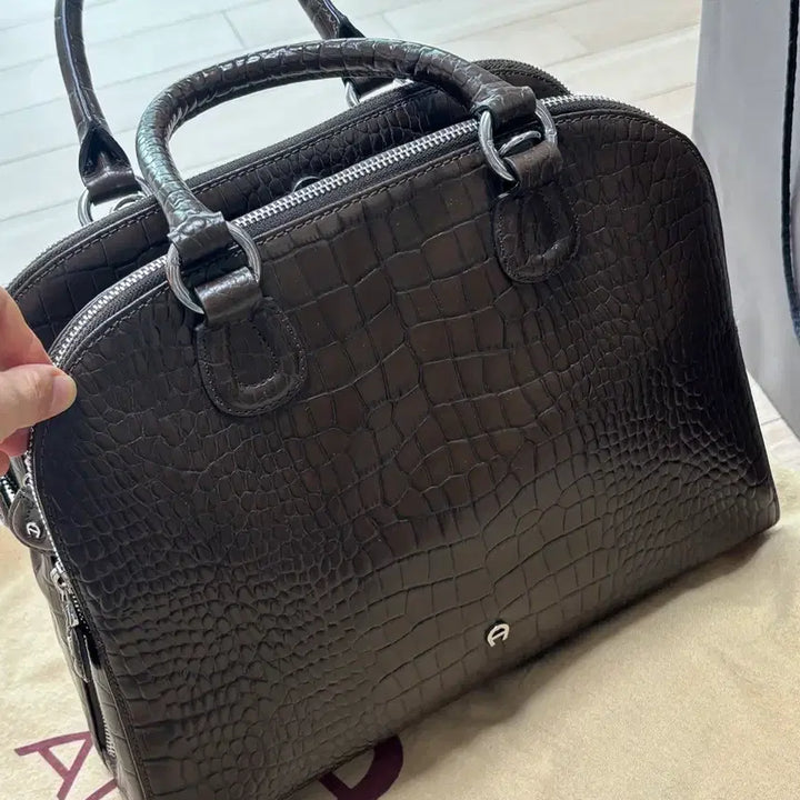 [BUNJANG] Aigner Brown Leather Tote Bag / aigner 아이그너 브라운 가죽도트백 1-2회착