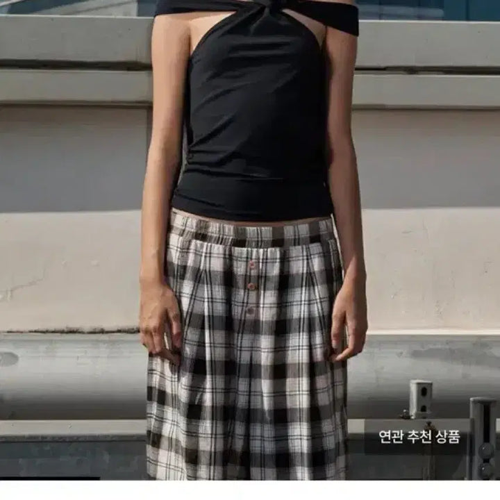 [BUNJANG] Openyy TWISTED CUT-OUT TOP - BLACK / Openyy오픈와이와이TWISTED CUT-OUT TOP, BLACK