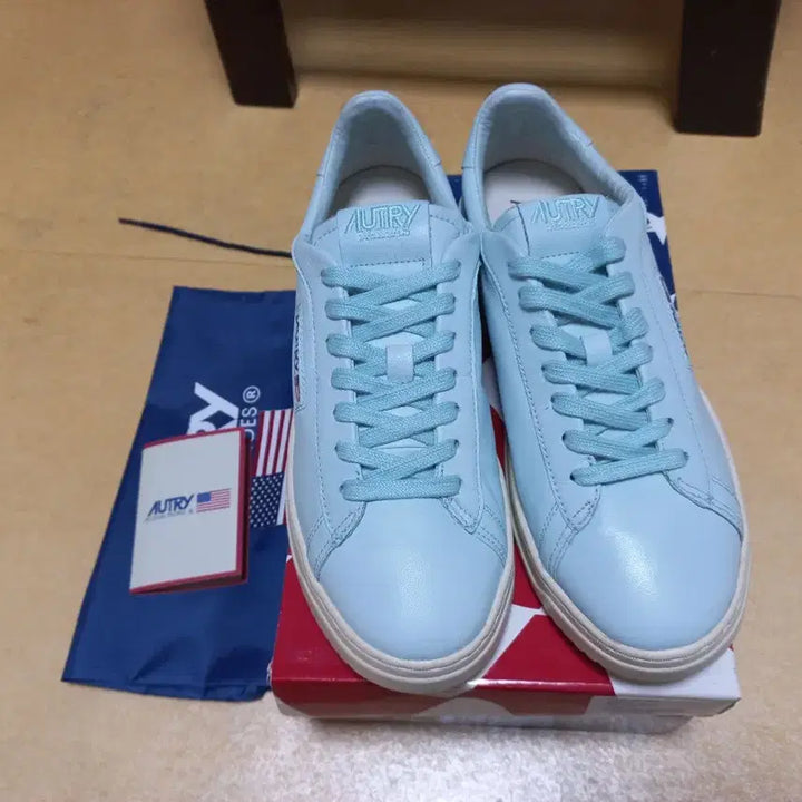 [BUNJANG] Autry Dallas Sky Blue Sneakers / [260] 오트리 달라스 스카이블루 41사이즈 새상품