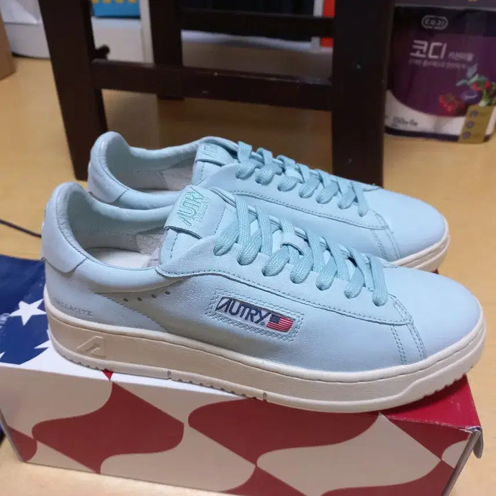 [BUNJANG] Autry Dallas Sky Blue Sneakers / [260] 오트리 달라스 스카이블루 41사이즈 새상품