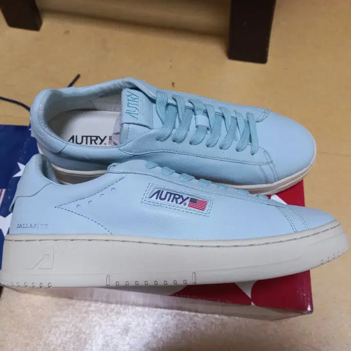 [BUNJANG] Autry Dallas Sky Blue Sneakers / [260] 오트리 달라스 스카이블루 41사이즈 새상품
