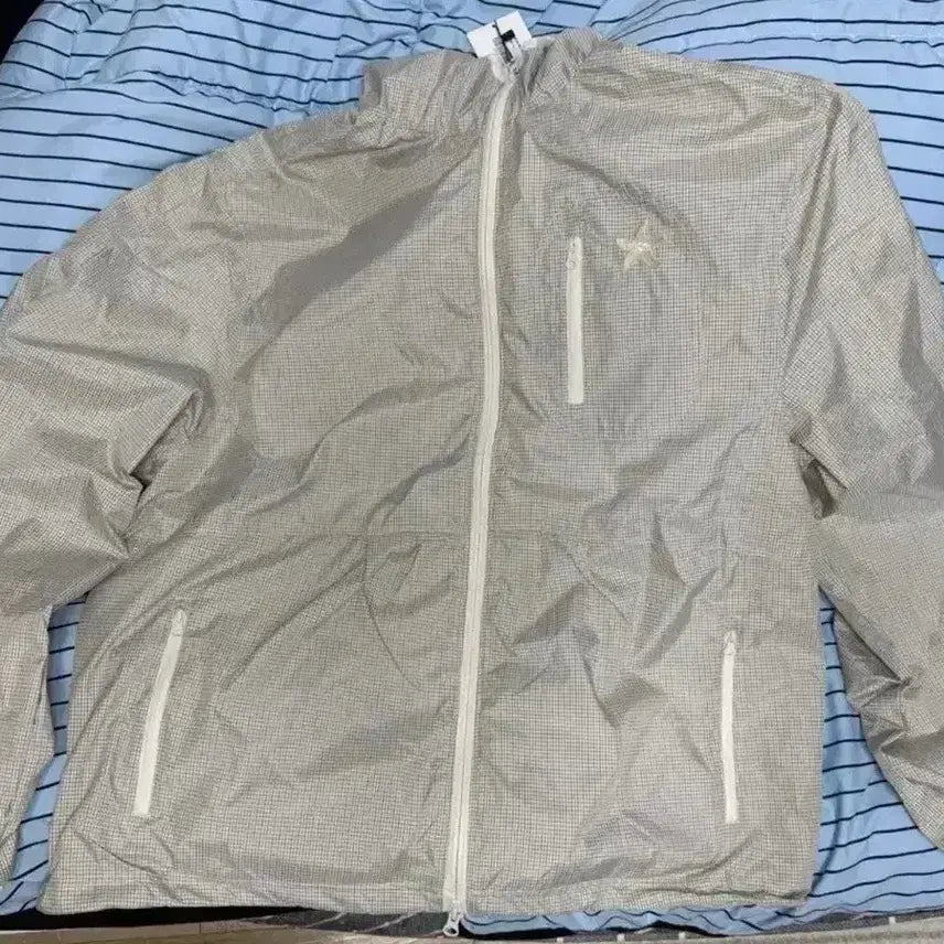 [BUNJANG] The Coldest Moment Windbreaker L Size / 새상품 [더콜디스트모먼트] 바람막이 (현재 무신사:14만원)