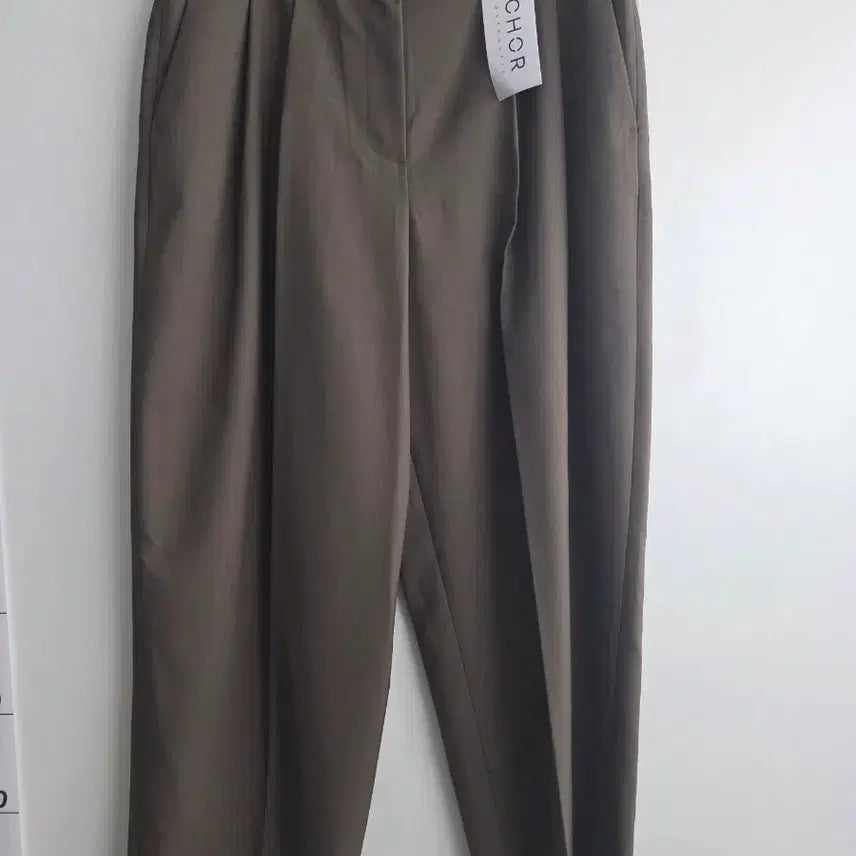 [BUNJANG] Core Authentic Barrel Leg Crop Trousers / 코어어센틱 배럴 레그 크롭 트라우저 카키브라운
