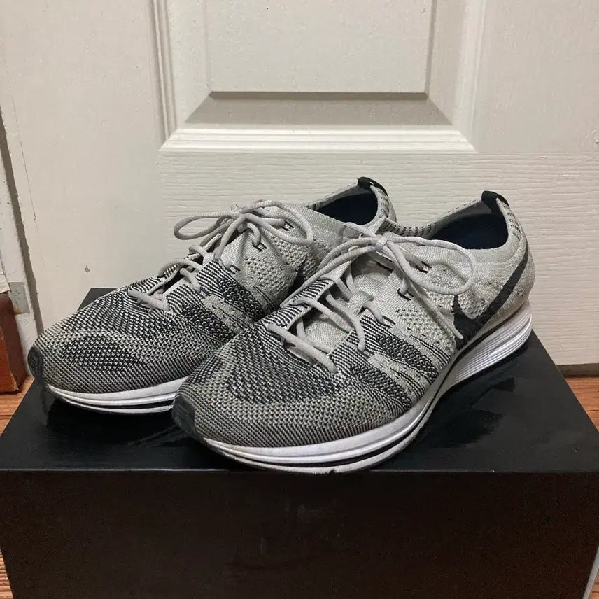 [BUNJANG] Nike Flyknit Trainer Pale Grey Running Shoes (260mm) / (260)나이키 플라이니트 트레이너 페일그레이/러닝조던포스덩크