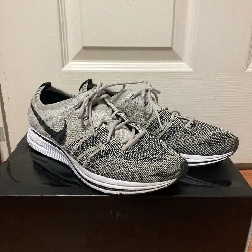 [BUNJANG] Nike Flyknit Trainer Pale Grey Running Shoes (260mm) / (260)나이키 플라이니트 트레이너 페일그레이/러닝조던포스덩크