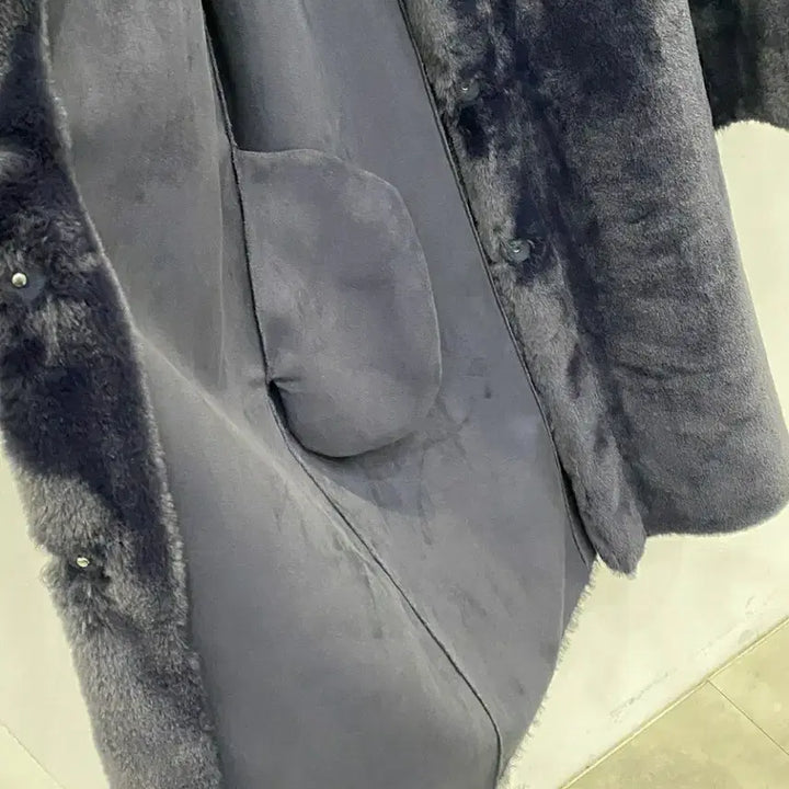 [BUNJANG] LEWITT Reversible Long Mouton Coat Dark Navy / 르윗 리버시블 롱 무스탕 코트 다크네이비