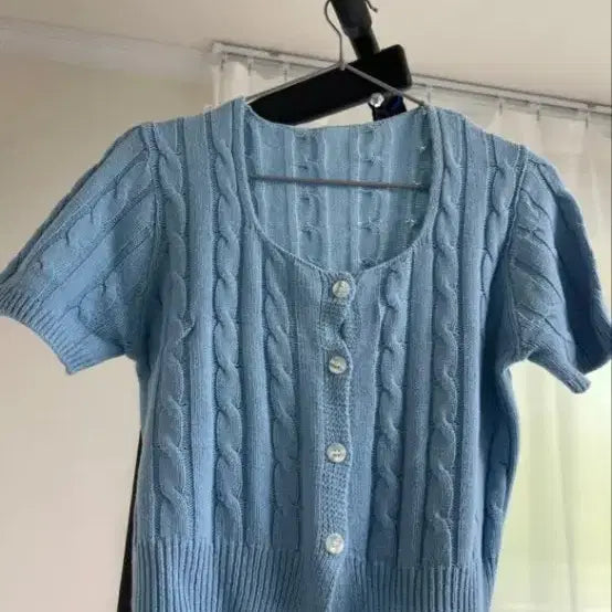 [BUNJANG] Sky Blue Cable Knit Cardigan / 케이블 반팔 니트 가디건 하늘색