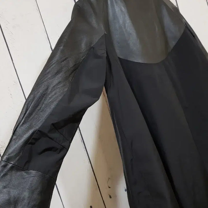 [BUNJANG] VALENCIA Leather Accented Collar String Coat / 발렌시아 VALENCIA 가죽 배색 카라스트링 코트