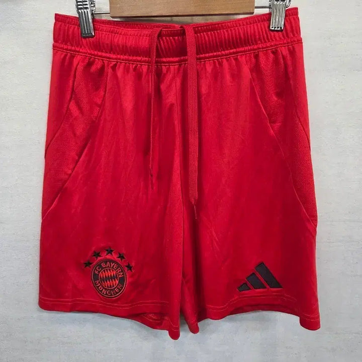 [BUNJANG] Adidas Munchen Embroidered Logo Soccer Shorts / 아디다스 뮌헨 자수로고 축구 반바지 s